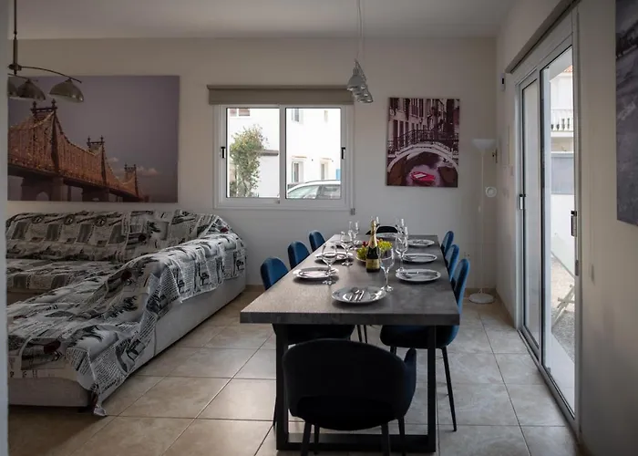 ヴィラ Ruby Nissi アヤナパ