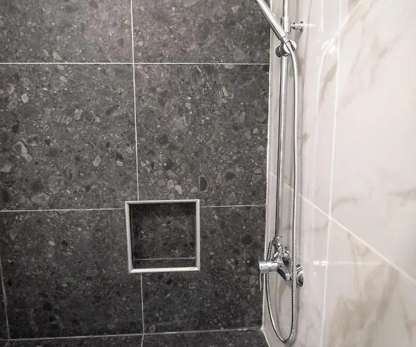 Ruby Nissi فيلة أيا نابا