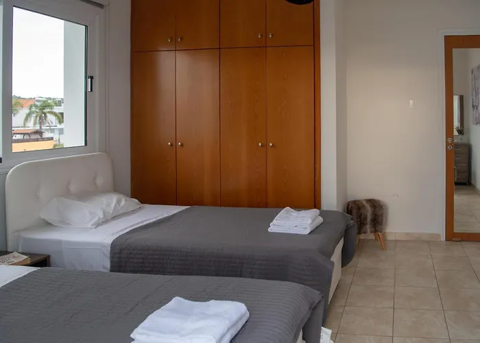 Willa Ruby Nissi Ajia Napa