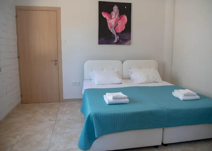 Willa Ruby Nissi Ajia Napa