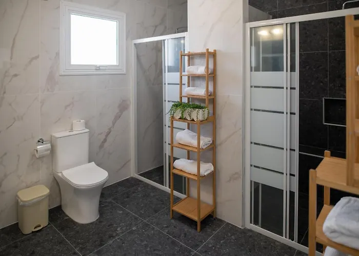 Ruby Nissi Willa Ajia Napa